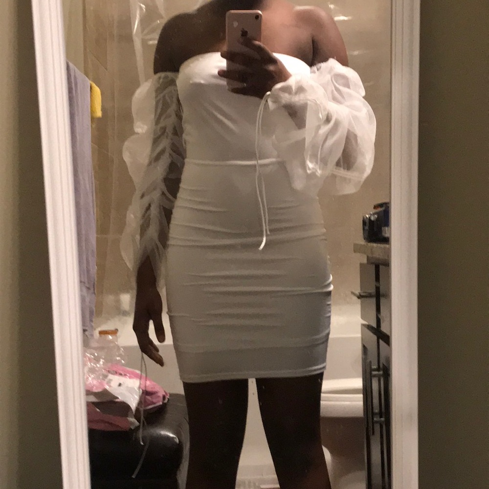 White puff sleeve dress
